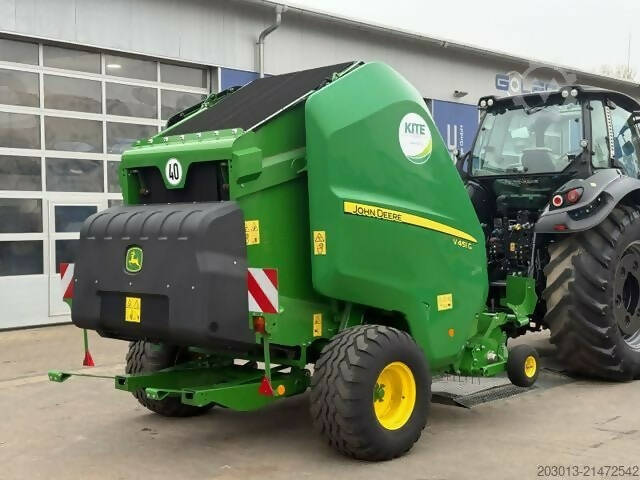 Agricultural Machine John Deere V451 - Textilian