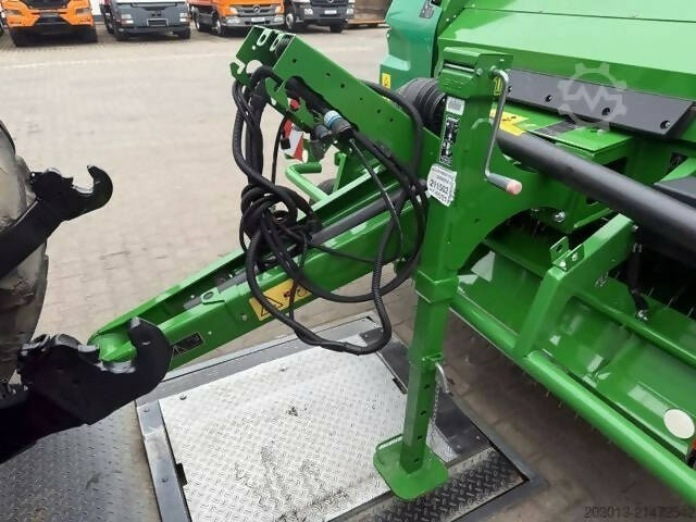 Agricultural Machine John Deere V451 - Textilian